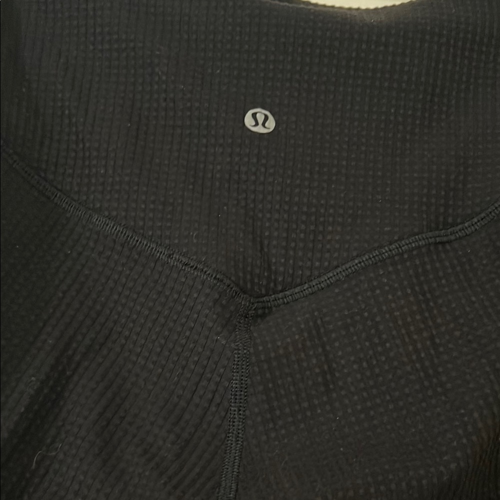 Lululemon V-waist textured black leggings size 6, 25”